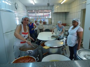 As comidas servidas no decorrer da Festa foram preparadas na própria Escola