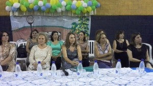 Prefeita Cleide Berti ao centro, acompanhada por Diretores Municipais e Diretora de Educação do Município.  