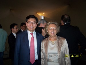 Presidente da multinacional Seung Tack Kim e a Prefeita Cleide Berti.
