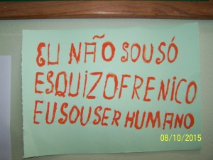 Cartaz feito por uma das pessoas atendidas no CAPS também foi utilizado para reflexão.