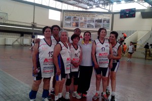 Equipe de vôlei 70 anos, jogando na cidade Franca.